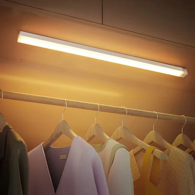 OKAL RED EAST LED Nachtlicht mit Bewegungssensor, kabellose magnetische Schranklampe, USB aufladbar, Weiß - Bild 5
