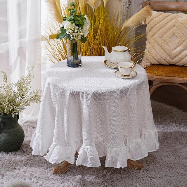 Weiße runde Baumwoll-Tischdecke von JMG Household Supplies mit floraler Stickerei, Rüschen und Spitze, B/D: 150 x 150 cm - Bild 1