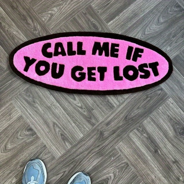 VIKAMA Bodenmatte mit Buchstaben-Motiv in Rosa, ovale Teppich-Dekoration für Schlafzimmer und Ankleidezimmer - Bild 1