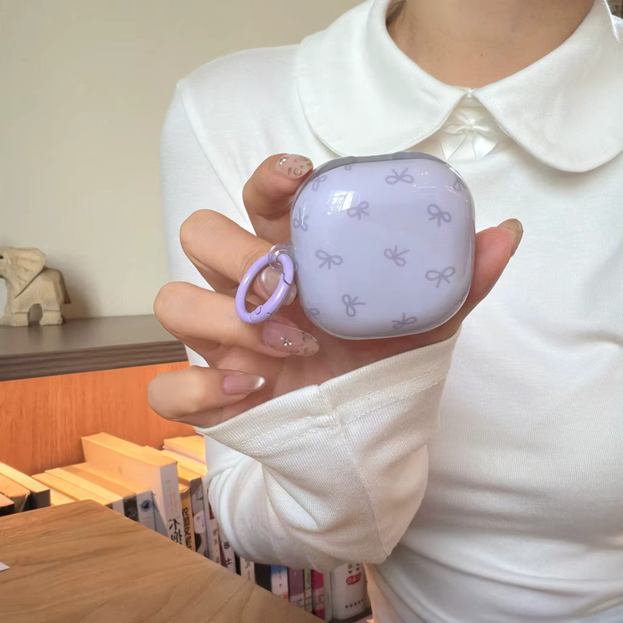 Stoßfeste Schutzhülle für Samsung Galaxy Buds4 Pro, Buds3 Pro, Buds2 Pro, FE und Live in Lila mit romantischem Schleifen-Design - Bild 3