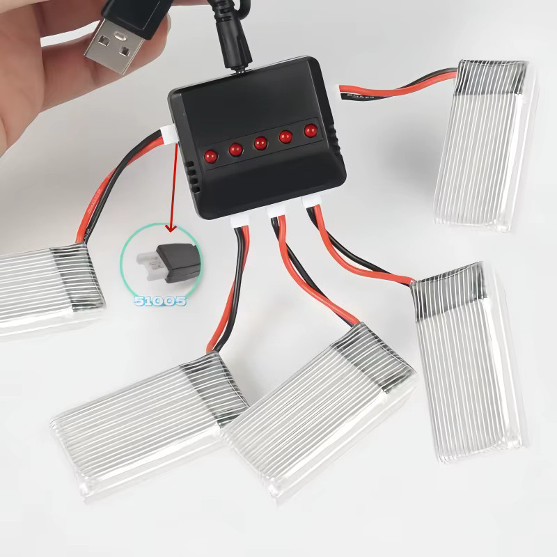 Aeromodelling Universal Akku-Drohnen-Ladegerät 3,7V in Schwarz mit integriertem Einzeldraht-Adapter für Ein-zu-Vier-Ladevorgänge - Bild 3