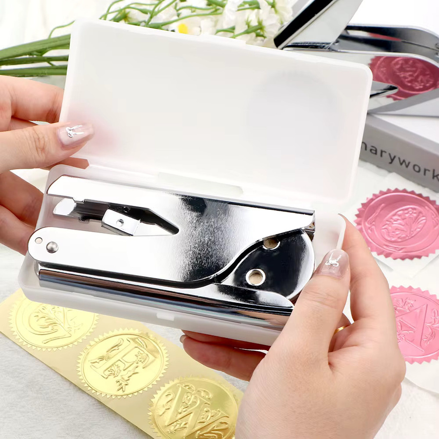 Personalisierter Text-Embosser Stempel VON DER BIBLIOTHEK VON mit individuellem Logo-Design in Lila für Bücher und Briefköpfe - Bild 2