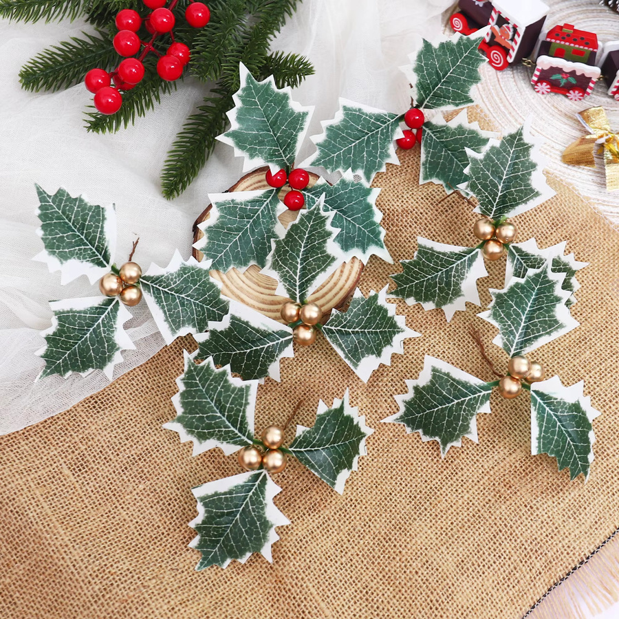 Kahaul 10 Stück künstliche Weihnachts-Stechpalmen-Beeren mit grünen Blättern in Rot und Grün für Weihnachtsbaum und Dekoration - Bild 4