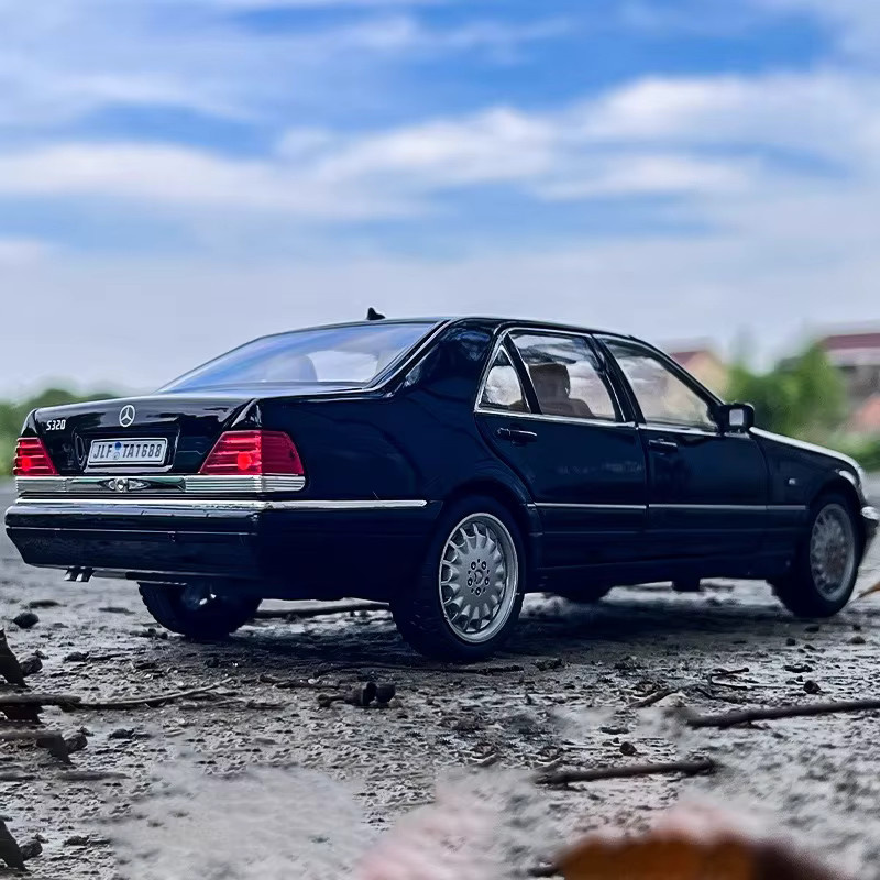 Maisto W140 320SEL Klassische Limousine, Modell Auto, 1:24, mit Licht und Sound - Bild 3