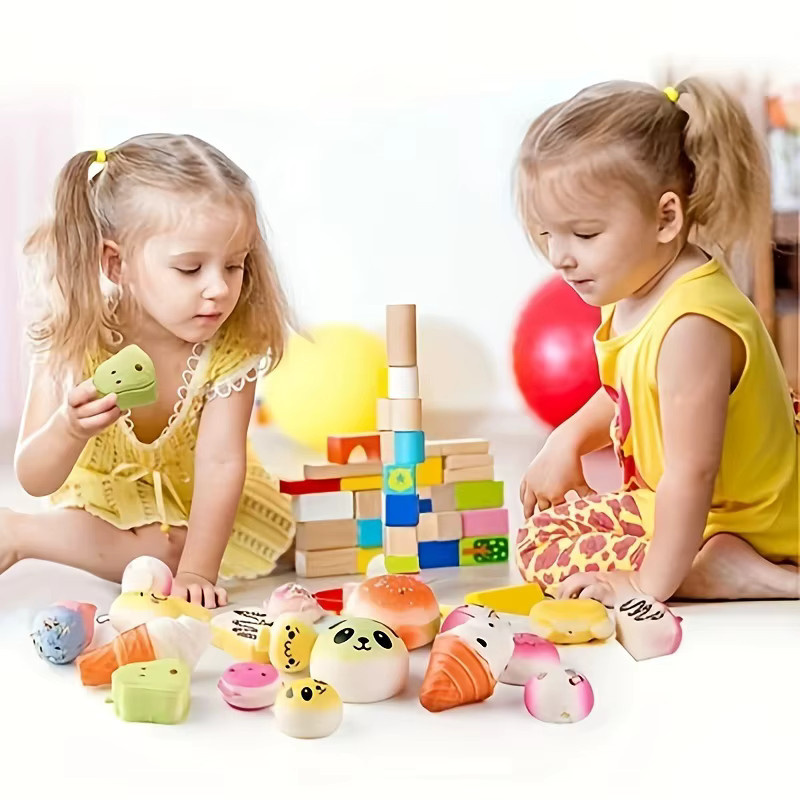 10er Set Kawaii Squishies Spielzeug in verschiedenen Formen wie Brot, Banane, Kuchen und Toast, Mehrfarbig - Bild 2