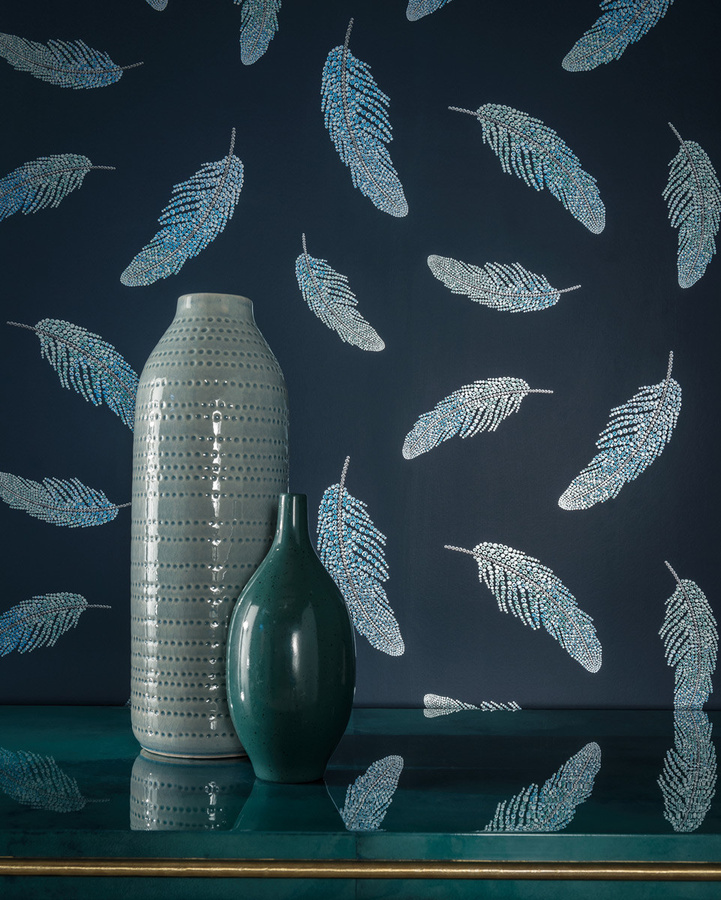 Feder Tapete Adornado von Osborne & Little in Navy/Sapphire Blue mit Tierprint - Bild 1