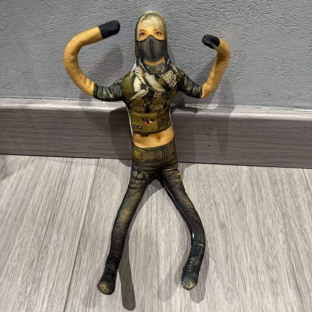 Yiran toy Delta Force Anime Charakter Plüschtiere, mit verdrehbarer Drahtskelett Handgemachte Stofftiere, 28cm, ab 14 Jahre - Bild 1