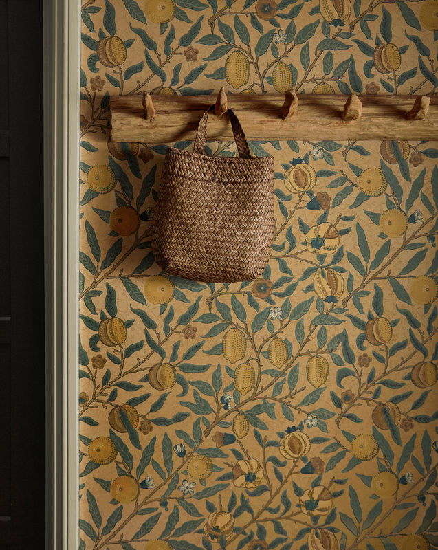 Morris & Co Tapete Fruit in Blau, Gold und Braun - Bild 2
