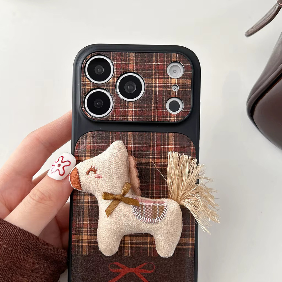 Handyhülle für iPhone 17, 16, 15, 14 Pro Max mit braunem Gittermuster, stereoskopischem Stoffdesign, Schleife und Pferdemotiv - Bild 6