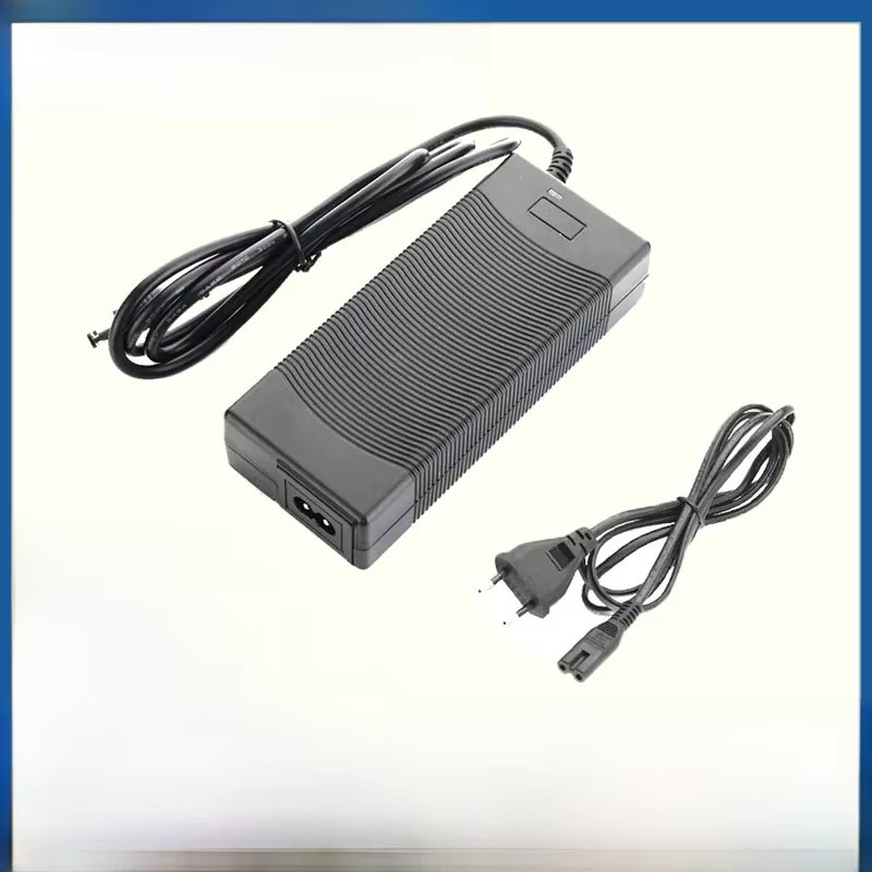 LiitoKala Lithium-Batterie-Ladegerät 67,2V 2A für 16S 60V Li-Ionen-Akkupacks in Schwarz mit DC 5,5 x 2,1 mm Stecker - Bild 1