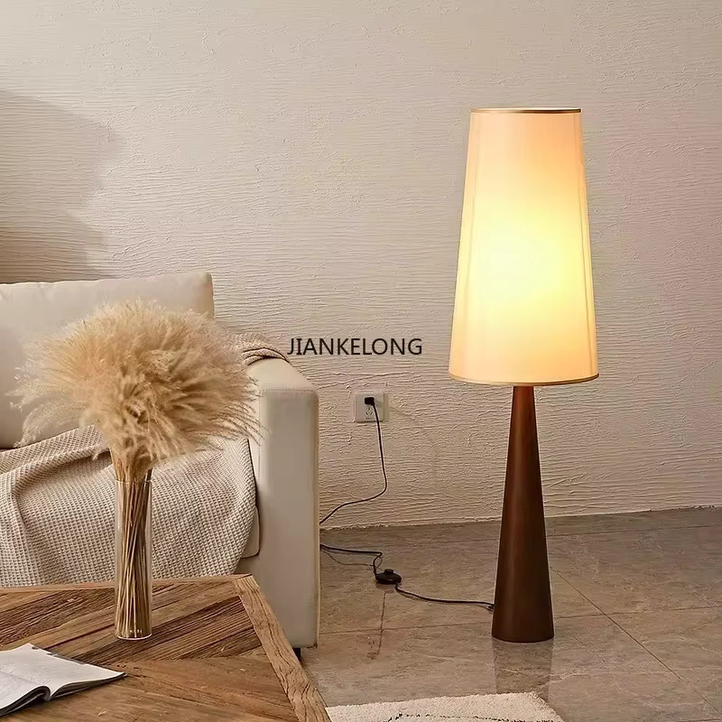 JIANKEXING Nordische Holz-Stehlampe mit beige Stoffschirm, minimalistische LED-Stehleuchte im Wabi Sabi Stil für Wohnzimmer und Schlafzimmer - Bild 2