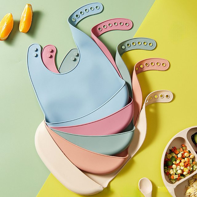 Wasserdichtes Baby-Lätzchen aus BPA-freiem Silikon, verstellbar und weich für Neugeborene - Bild 1