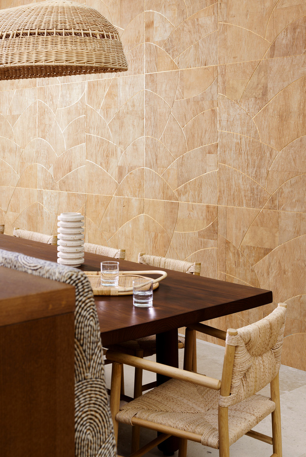Arte Wallpaper Rubra Golden Natural - Feuchtigkeitsbeständige Tapete in Gold mit abstraktem Natur- und Boho-Design - Bild 1