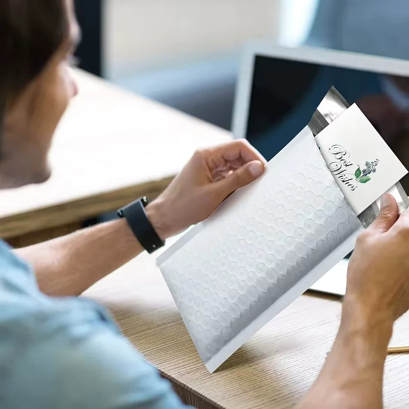 Selbstklebende weiße Poly-Luftpolstertaschen mit Schaumstoffpolsterung für den professionellen Versand - Bild 2