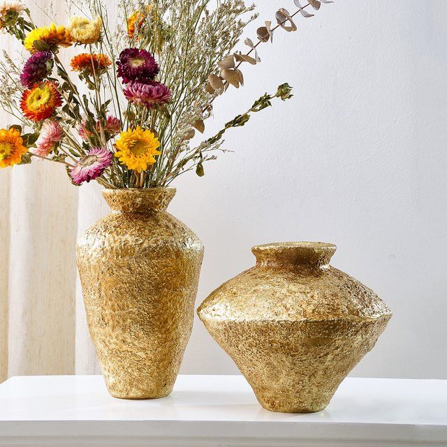 Dekorative Vase aus Steingut in Retro-Design und goldener Farbe - Bild 1