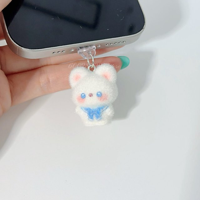 Plüsch Kaninchen Ladeport Schutz Anhänger für iPhone mit USB-C Anschluss in Weiß - Bild 1