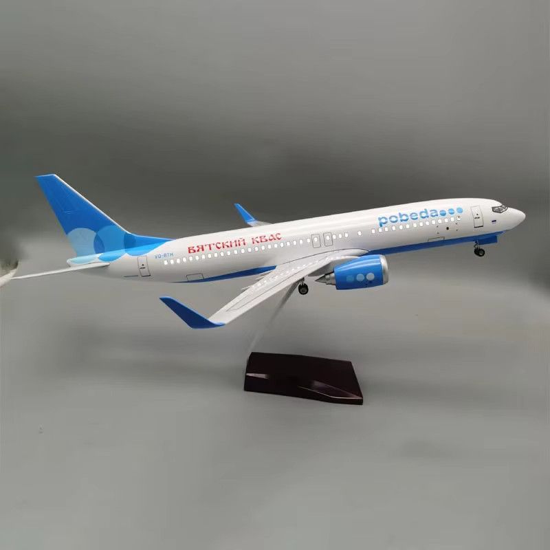 ZOCO Flugzeug Modell B737 Victory Airlines aus Harz mit LED-Licht und Rädern, Länge: 47 cm - Bild 2