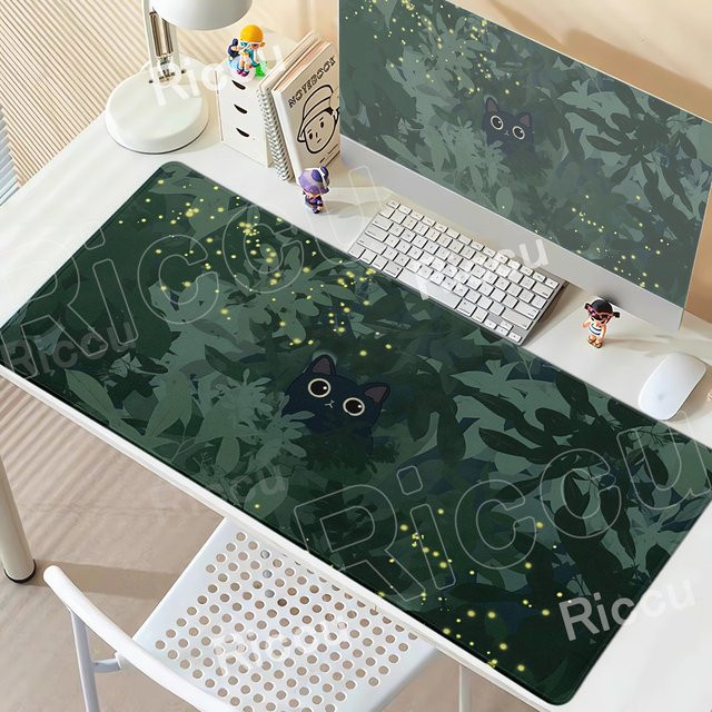 Riccu XXL Mauspad Anime Design Schwarze Katze und Grüne Pflanzen Schreibtischunterlage für PC und Gaming - Bild 1