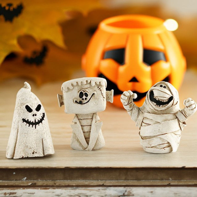 Weiße Halloween Dekoration aus Kunstharz mit Kürbiskopf und Geist als Tischornament - Bild 1