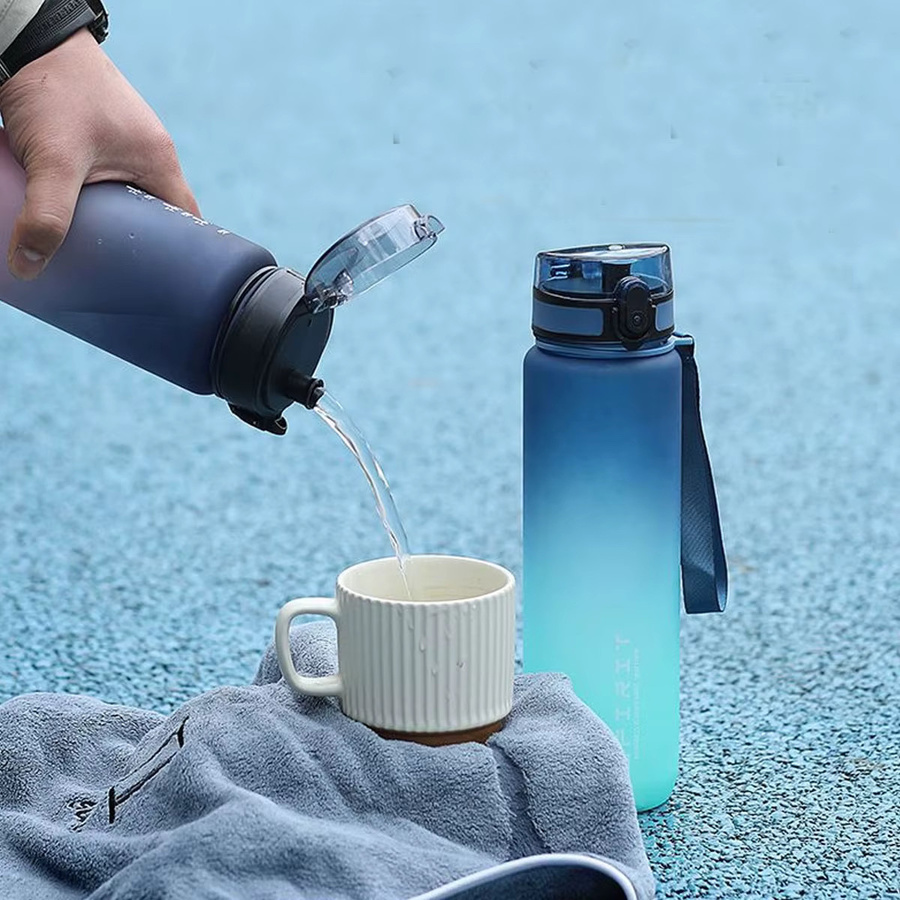 WIFEFUN Farbverlaufs-Wasserflasche in Blau mit 1000 ml Fassungsvermögen für Outdoor, Camping und Fitnessstudio - Bild 5