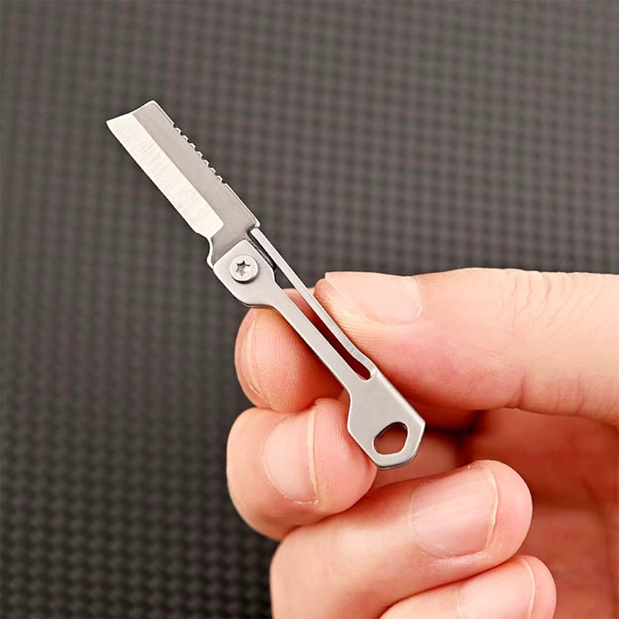 Mini-Klappmesser aus Edelstahl in Silber als Mehrzweck-Taschenmesser mit quadratischem Kopf für EDC und Outdoor-Einsätze - Bild 3