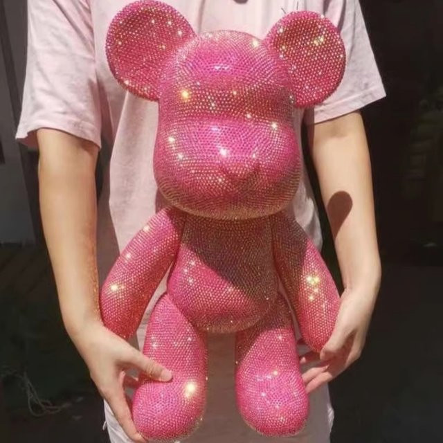 Glitzernde Bär Figur in Pink als DIY Schmuck Applikation und Dekoration für Kreuzstich und Schreibtisch Zubehör - Bild 1