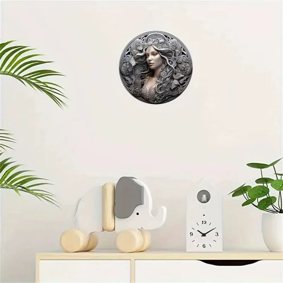 Runde Wanddekoration aus Aluminium mit Göttinnen-Design von Potdemiel, Durchmesser: 20 cm - Bild 4