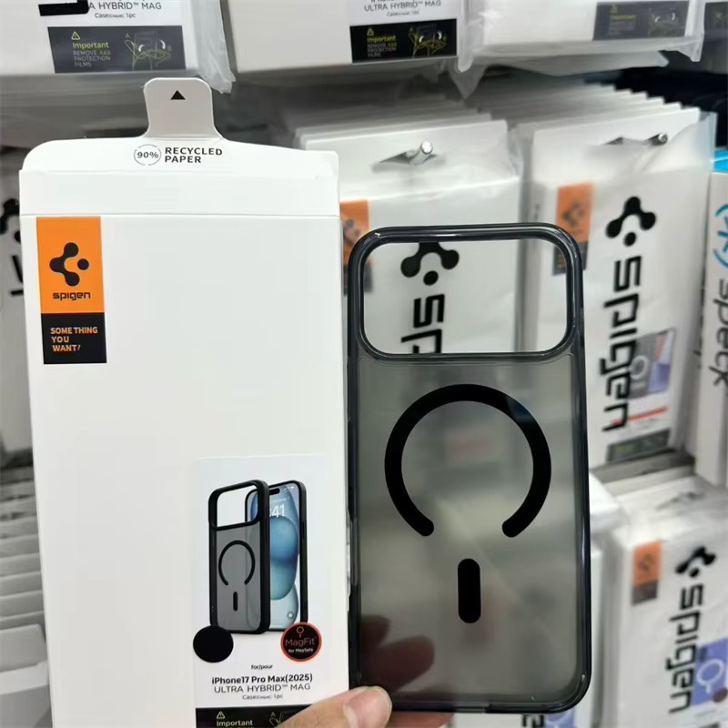 Spigen Ultra Hybrid Matt Magnetische Handyhülle für iPhone kompatibel mit MagSafe in Schwarz - Bild 1