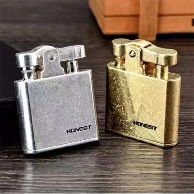 HONEST Retro Druckzünd-Feuerzeug Kowtow Machine in Silber oder Gold - Bild 6