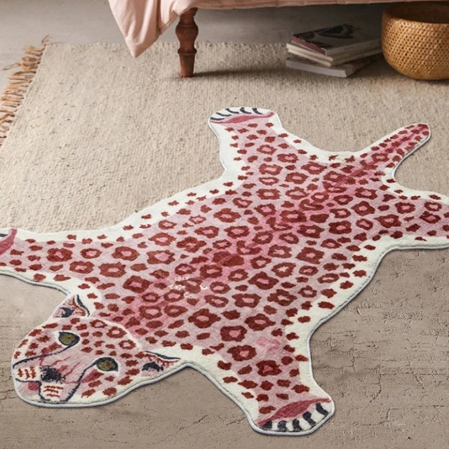 VIKAMA Plüsch-Bodenmatte mit Cartoon-Leoparden-Design in Pink für Wohnzimmer und Schlafzimmer - Bild 1