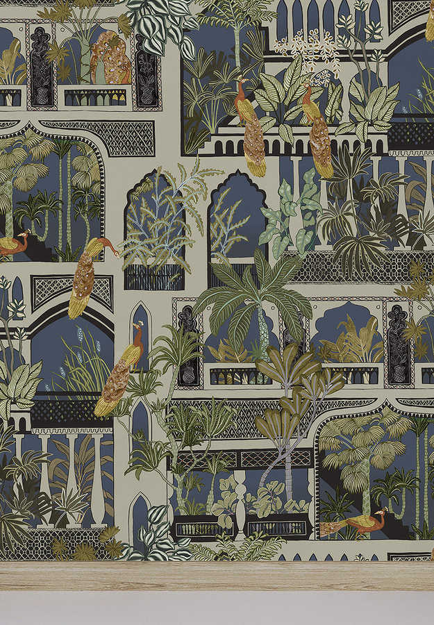 Josephine Munsey Tapete Peacock Arches in Petrol mit botanischem Design und geometrischem Muster - Bild 1