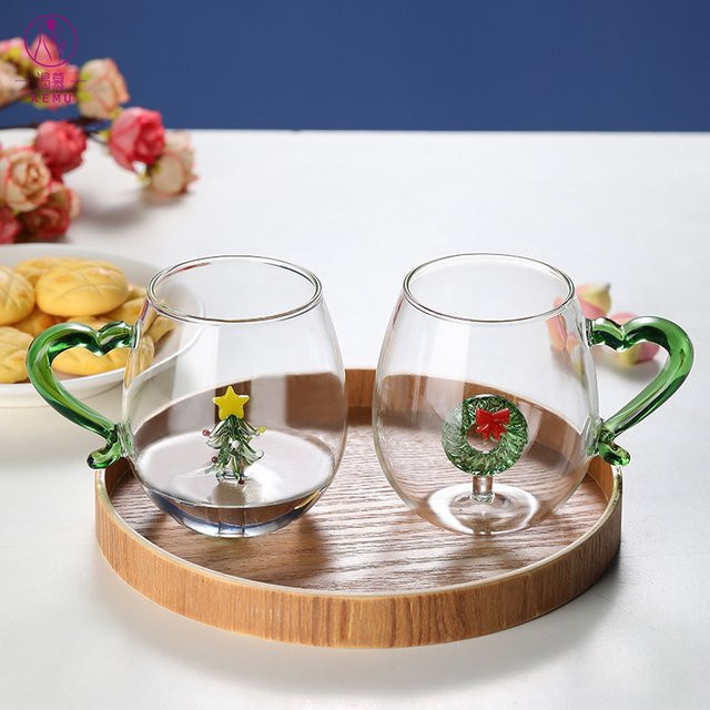 Weihnachtsglastasse mit Henkel und transparentem Schneemann-Baum-Design - Bild 1