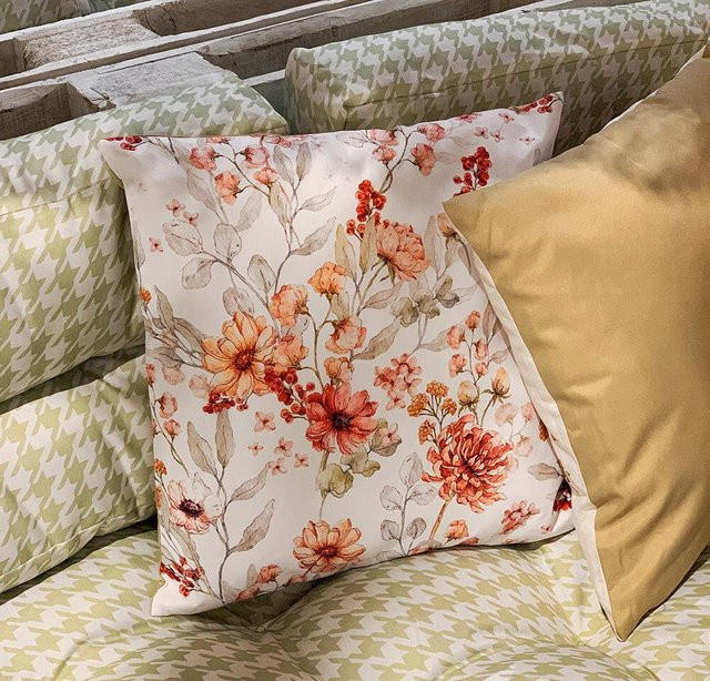 Wasserabweisendes Outdoor Kissen mit Vintage Blumenmuster in Weiß und Beige, B/T/H: 45 x 45 x 45 cm - Bild 1