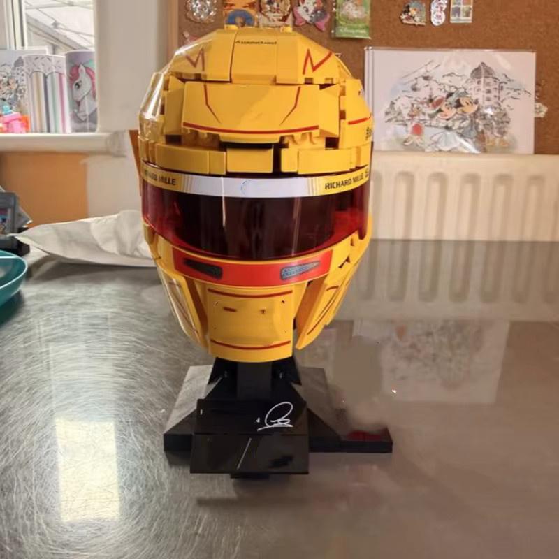 Potdemiel Scuderia HP Lewis Hamilton Helm, Baustein-Modell, 884 Teile - Bild 4