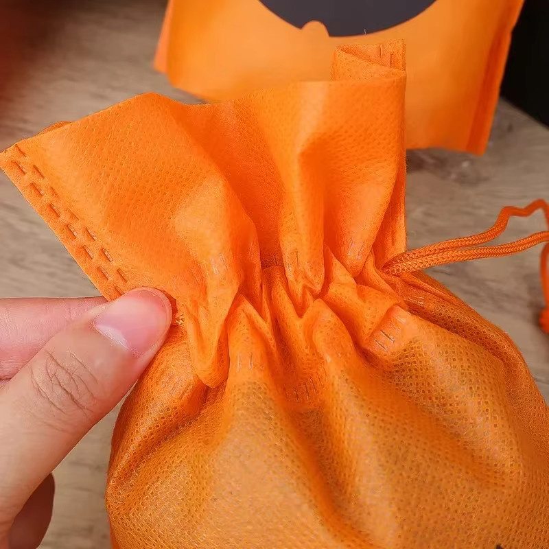 30 Stück Halloween Kürbis Süßigkeiten Taschen aus Vliesstoff mit Kordelzug in Schwarz für Kinder Party Gastgeschenke - Bild 3