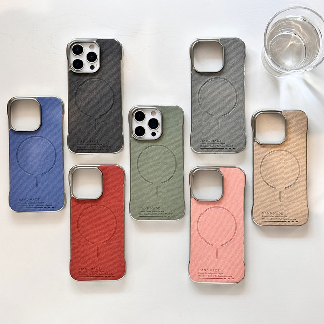 Luxuriöse und stoßfeste Magnet-Schutzhülle für Apple iPhone 17 Pro Max, 16 Plus, 15, 14, 13 in Rot mit MagSafe Wireless Charging Kompatibilität - Bild 1