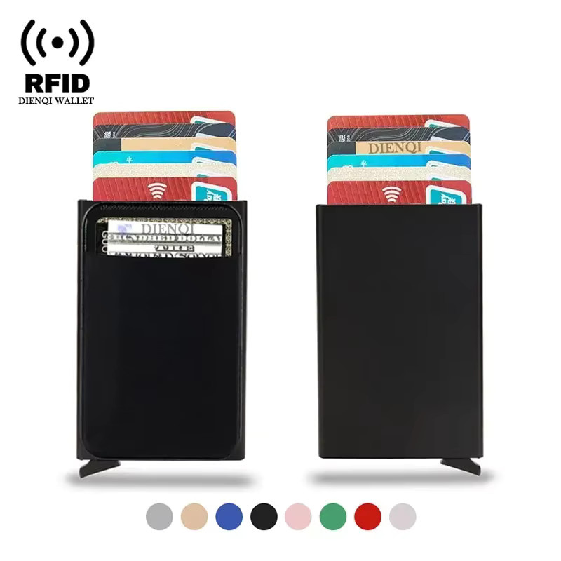 Minimalistischer Pop-Up-Kartenhalter aus Metall und Kohlefaser mit RFID-Schutz in Schwarz und Gold - Bild 6