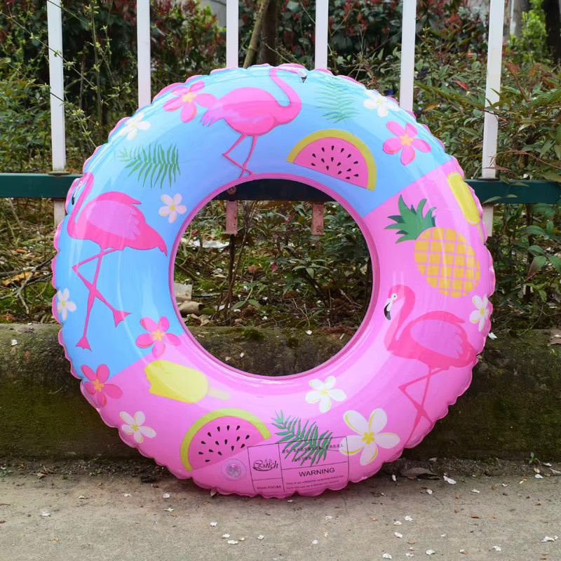 Aufblasbarer Schwimmring mit Cartoon-Flamingo-Motiv von CatXaa in Rosa und Mehrfarbig für Kinder und Erwachsene - Bild 3