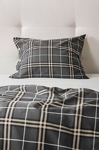 Jotex Kissenhülle aus Mako-Satin in Schwarz und Grau - Bild 1