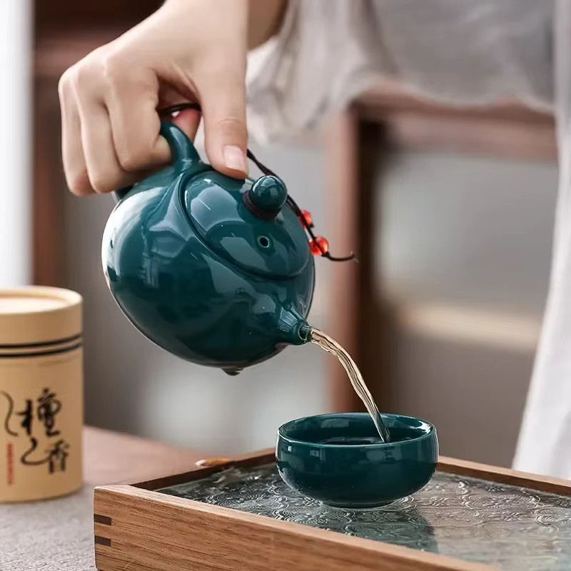 Chinesisches Kungfu-Teeset aus Keramik in Blau mit Teekanne und vier Tassen in einer Geschenkbox - Bild 2