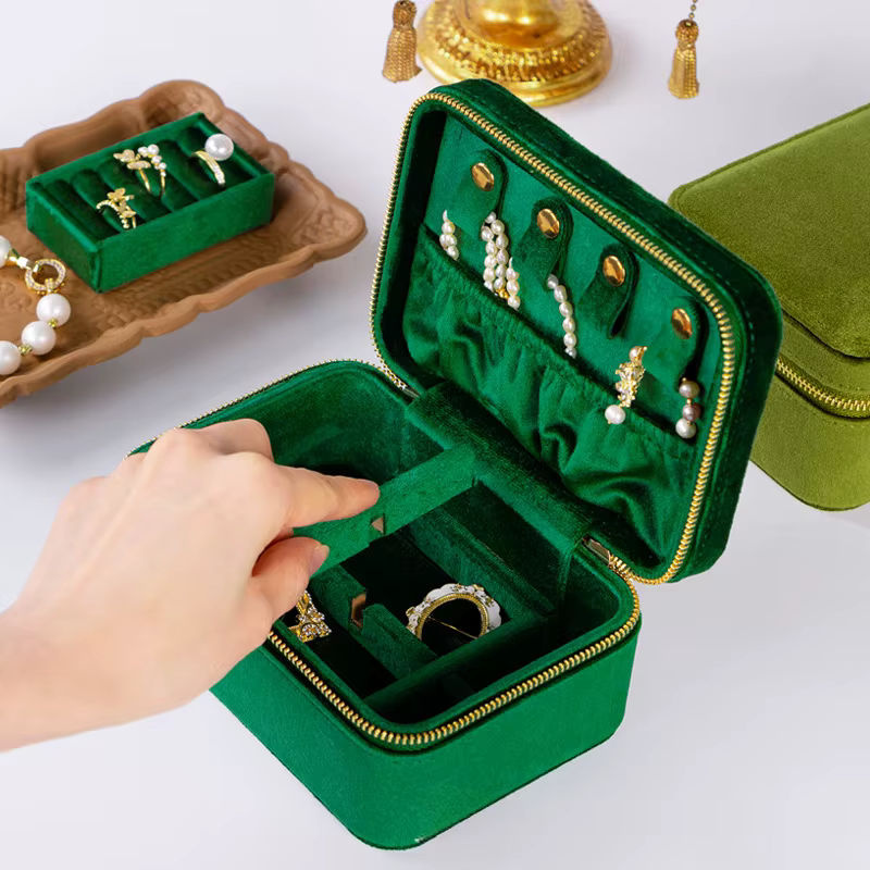 Baby.Xin Schmuckbox aus Flanell mit zwei Ebenen zur Aufbewahrung von Halsketten in Braun und Grün - Bild 4
