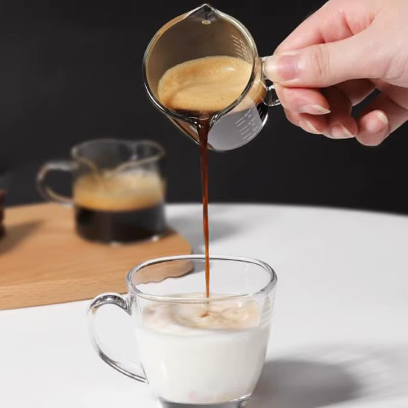 JETTING Espresso-Messbecher aus Glas in Transparent mit Doppelausgießer und Skala, 75 ml - Bild 2