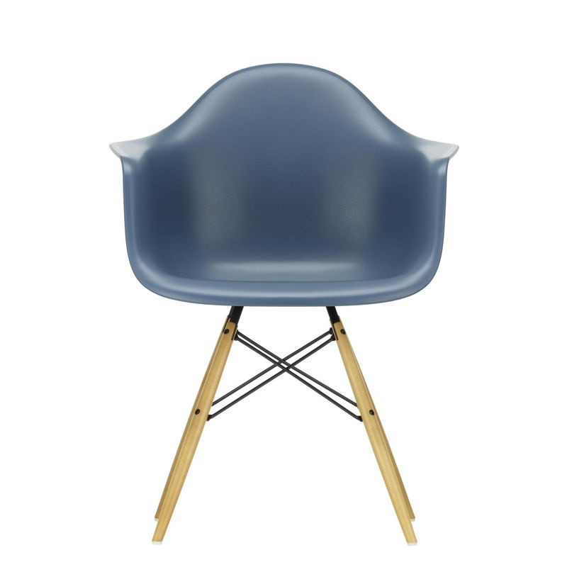 Vitra DAW Eames Plastic Armchair mit Armlehnen in Blau und Ahornholzgestell - Bild 3