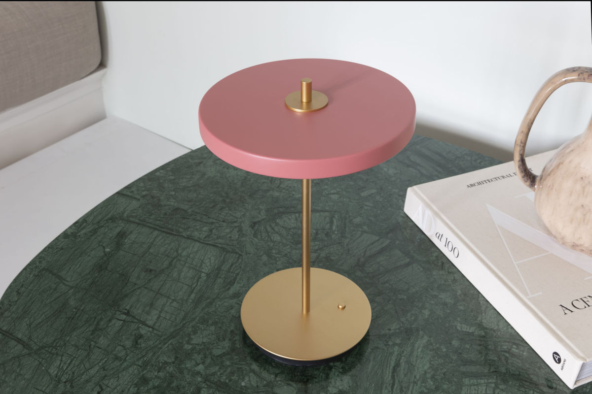 UMAGE Asteria Move V2 Akkuleuchte LED Tischleuchte in Rosa mit verstellbarem Licht für Aufgaben - Bild 4