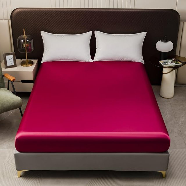 Satin Seiden Spannbettlaken mit Gummizug in Weinrot, kühlendes Bettlaken aus Polyester für Doppelbetten, Breite: 137 cm, Tiefe: 190 cm - Bild 1