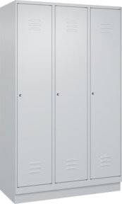 C+P Spind Classic PLUS Spind mit Sockel, 3 Abteile, Grau, H x B x T: 195 x 120 x 50 cm, mit Zylinderschloss und 4 Garderobenhaken - Bild 1