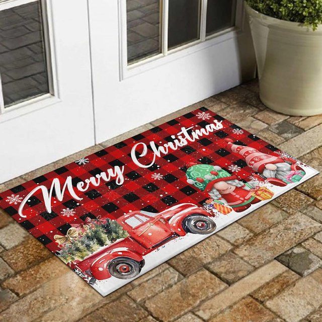 VIKAMA Rutschfeste Fußmatte mit Weihnachtsmotiv, rote LKW-Zwerge und Schneeflocken in Büffelkaro-Design für deine Winterdekoration - Bild 1