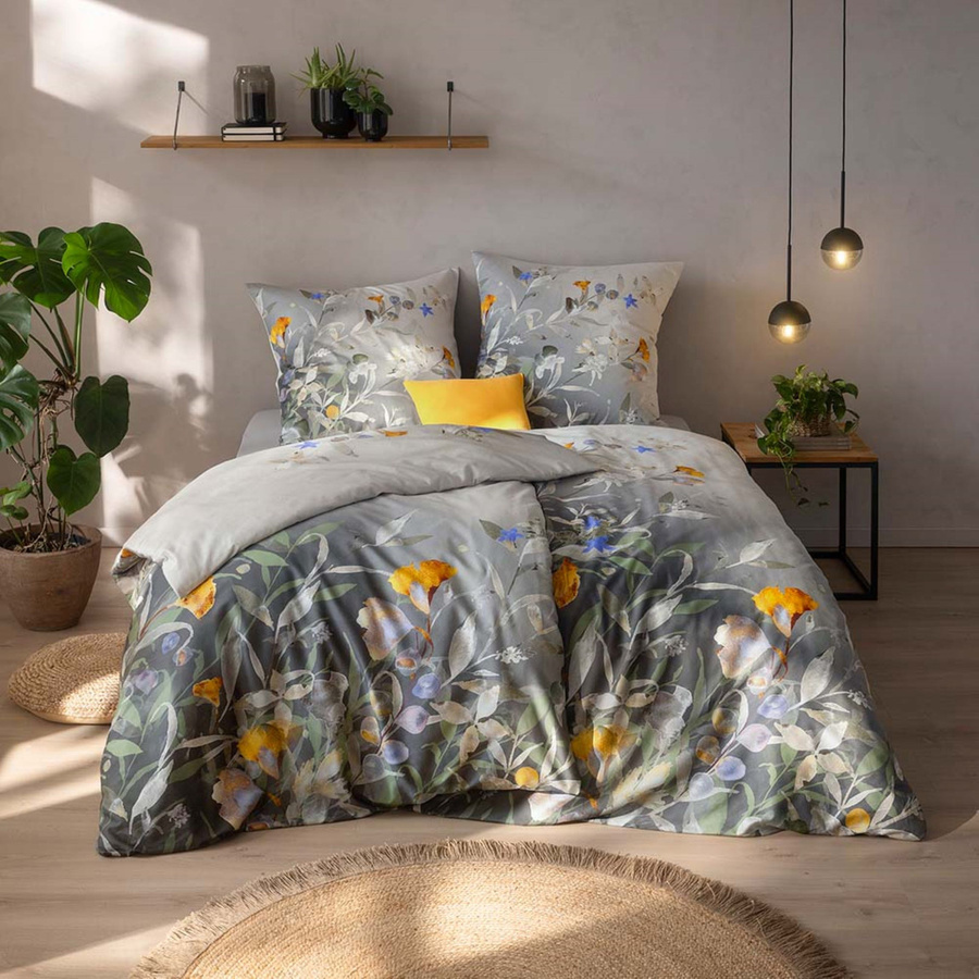 Estella Bio Mako Satin Bettwäsche Celia salbei Blütenzweige grau, B/H: 135 x 200 cm mit Kissenbezug 80 x 80 cm - Bild 1