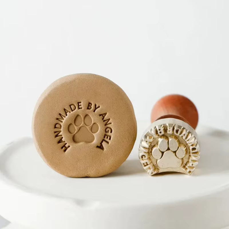 Personalisierter Logo-Töpferstempel aus Messing in Gold für DIY-Töpferei und individuelle Tonarbeiten - Bild 2