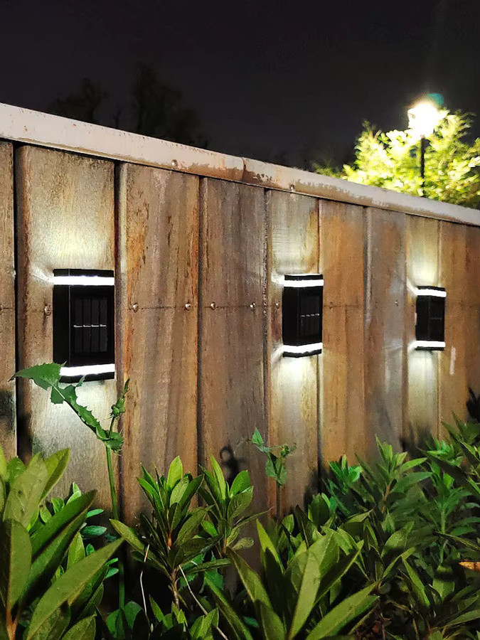 SHENZHITECH Solar-LED-Wandleuchte in Schwarz mit warmweißem Licht für Außenbereich und Garten - Bild 6